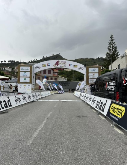 Pórtico de meta do GP Douro Internacional 2024
