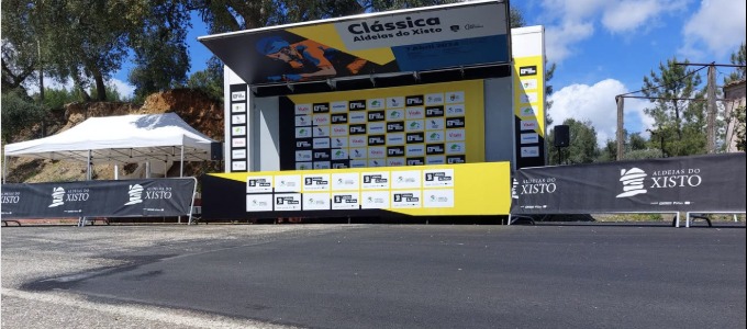 Palco de pódio da Clássica Aldeias do Xisto 2024