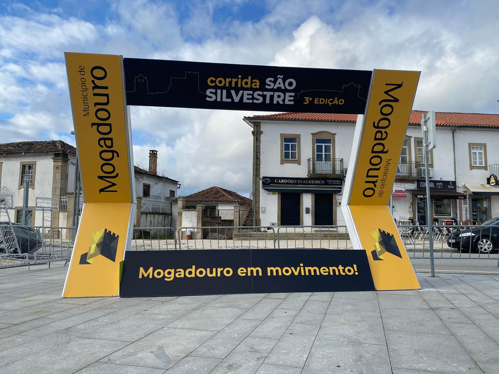 Arco de chegada da corrida São Silvestre de Mogadouro