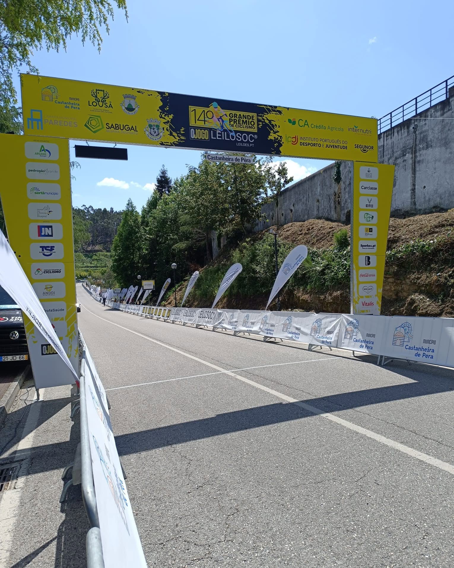 Pórtico de meta do 14.º Grande Prémio Leilosoc em Castanheira de Pera