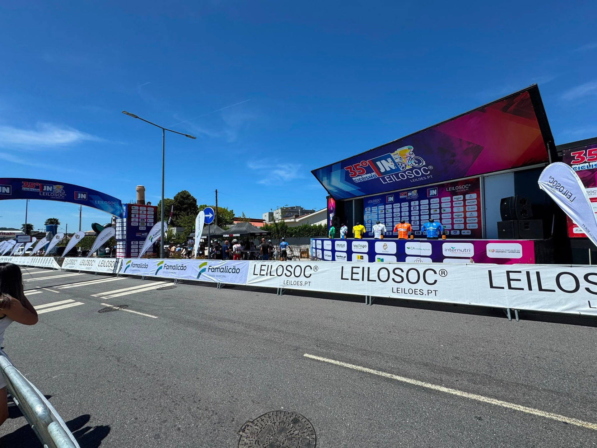 Palco, pórtico e barreiras do 35.º Grande Prémio JN Leilosoc